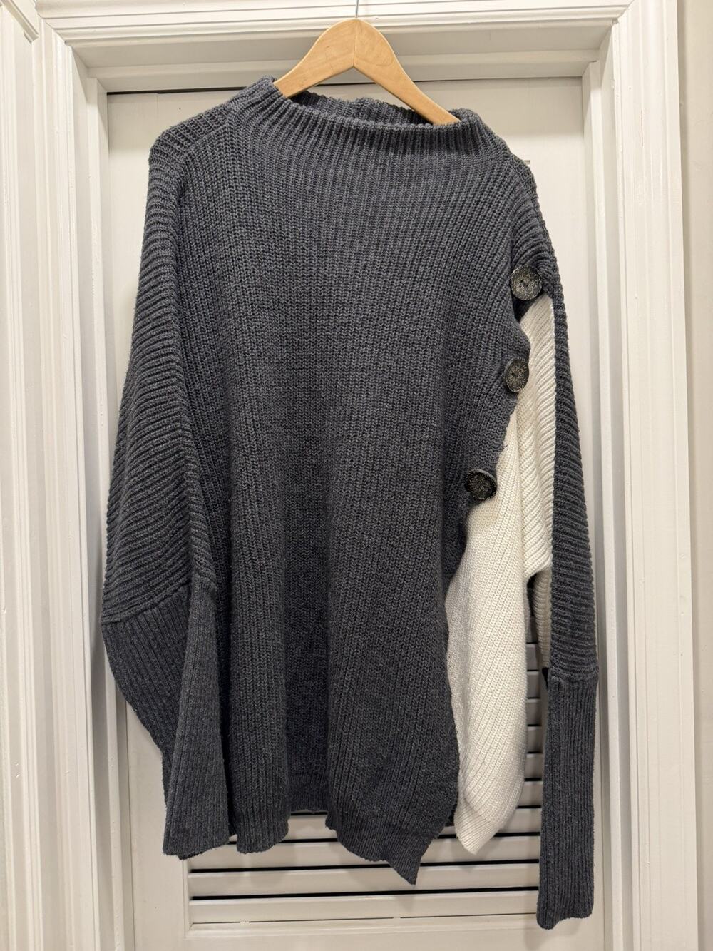 Neon Buddha Sz 2X Grey and White Super Soft Modernist Tunic Shirt Top
